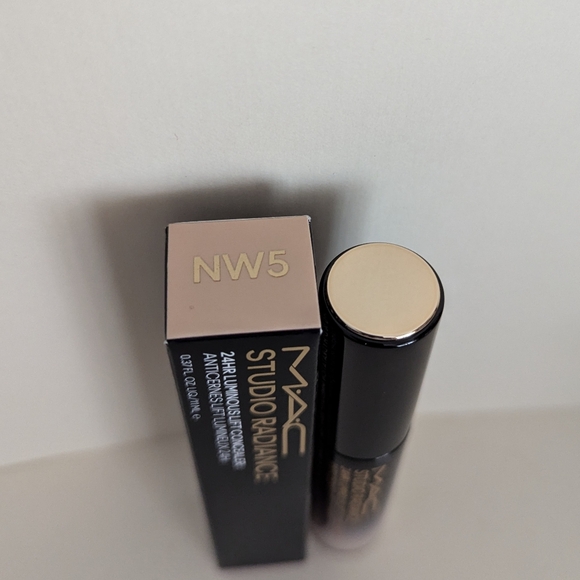 MAC Studio Radiance 24HR Luminous Lift Concealer - NW5 - Picture 2 of 2